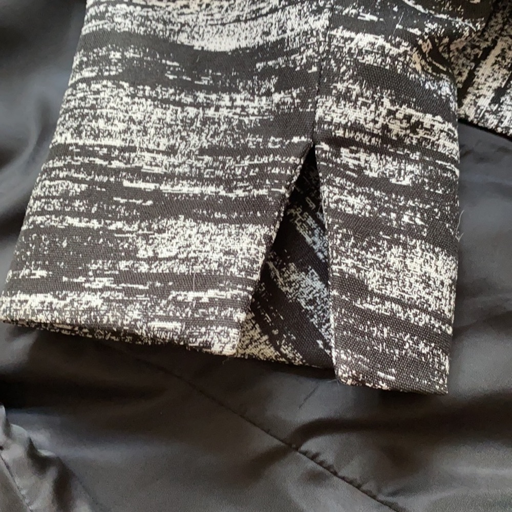 Open front cropped structured blazer - Picture 7 of 8